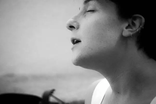 Flora Singing Eyes Closed
