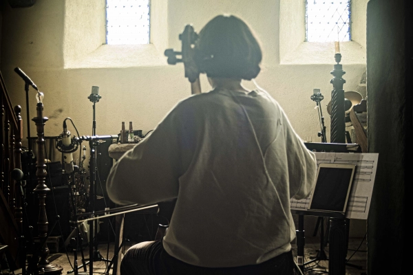 Violoncelle et vitraux